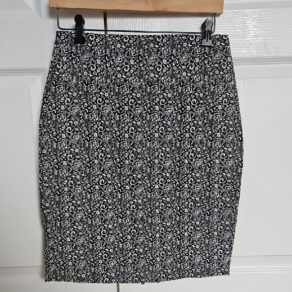 Suzy Shier Black and White Pencil Skirt Knee-Length Work - Picture 1 of 16